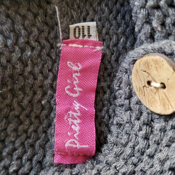 Awesome sweater charcoal color with brown buttons - Picture 3 of 6